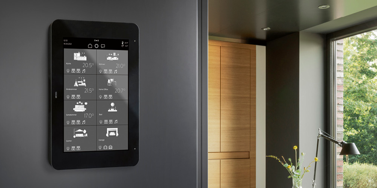 JUNG Smart Panel 8 bei Elektro-Ballin GmbH & Co. KG in Gotha