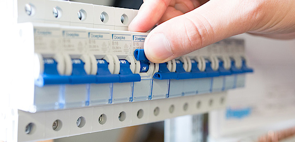 Schalt­schrank­bau bei Elektro-Ballin GmbH & Co. KG in Gotha