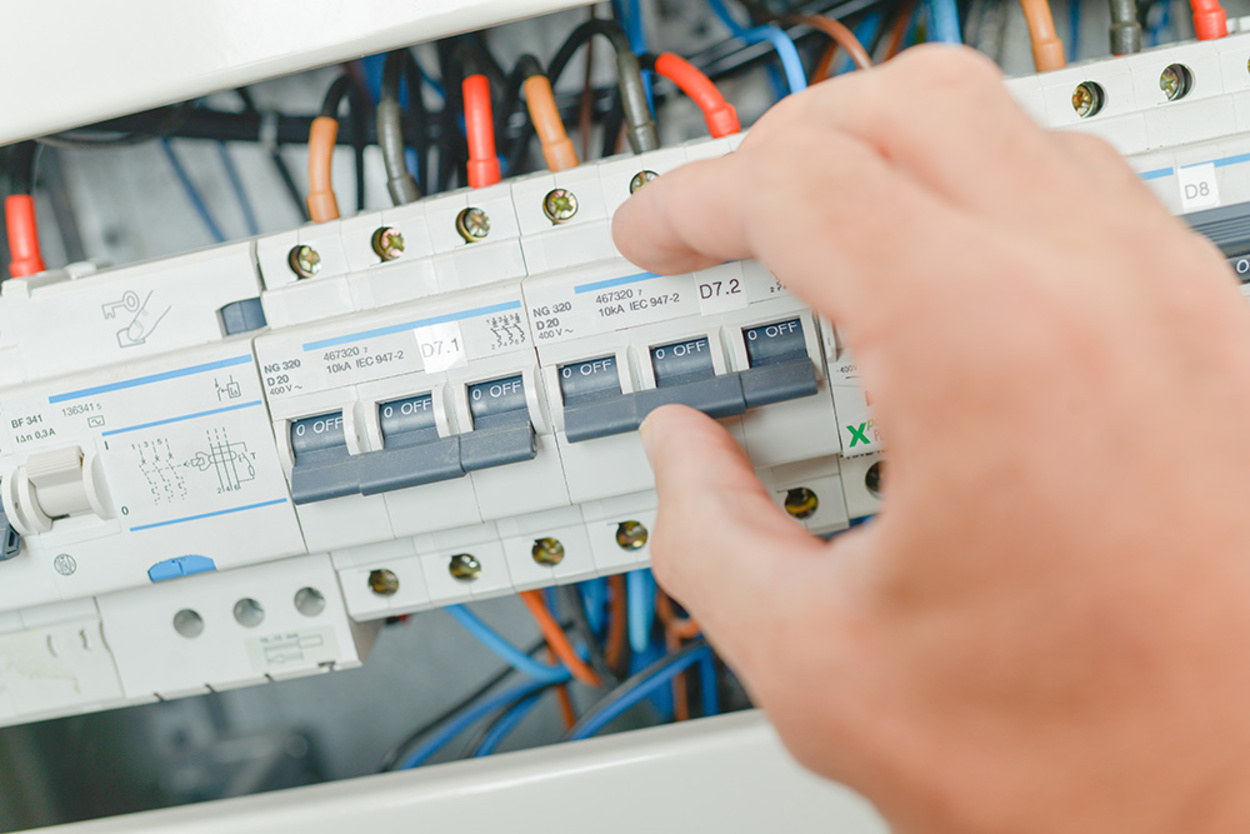 Schalt­schrank­bau bei Elektro-Ballin GmbH & Co. KG in Gotha